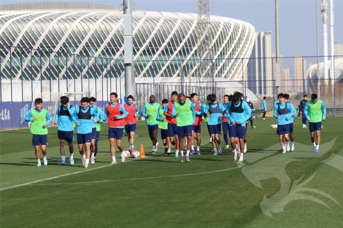 华体会集团-武汉三镇一线队在俱乐部光谷训练基地集结，开启新赛季冲刺备战